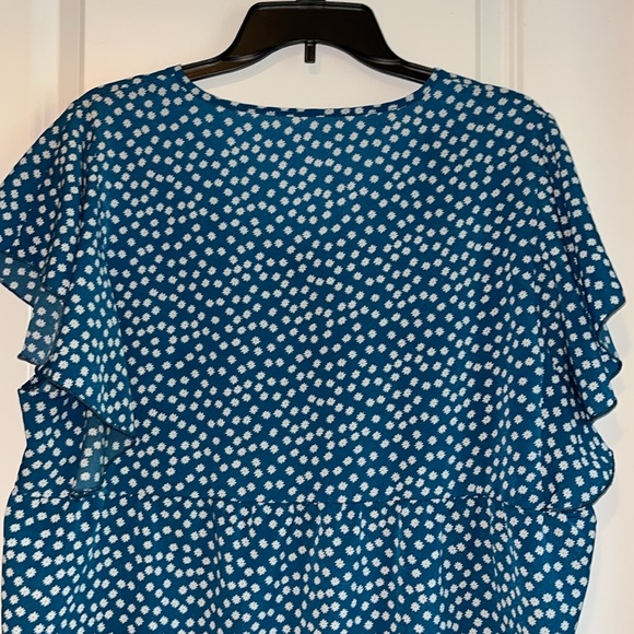 ⚡️ 3 for $20 ⚡️ SHEIN Flutter Sleeve Floral Top - Picture 6 of 9